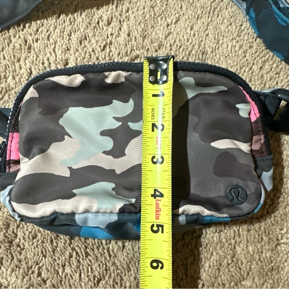 Lululemon Womens Everywhere Belt Bag Heritage Camo Brown Blue Pink Green - Picture 7 of 16